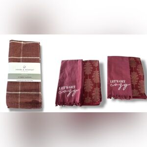 8pc Lot New Farmhouse Dinner Napkins & Decorative Hand Towels Maroon & White